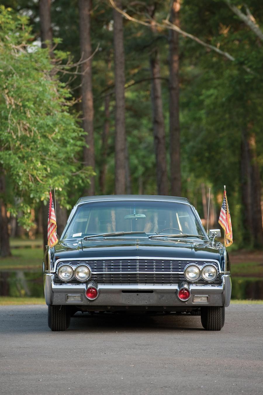  Lincoln Continental Bubbletop Kennedy Limousine 1962 года  (фото 4 из 26)